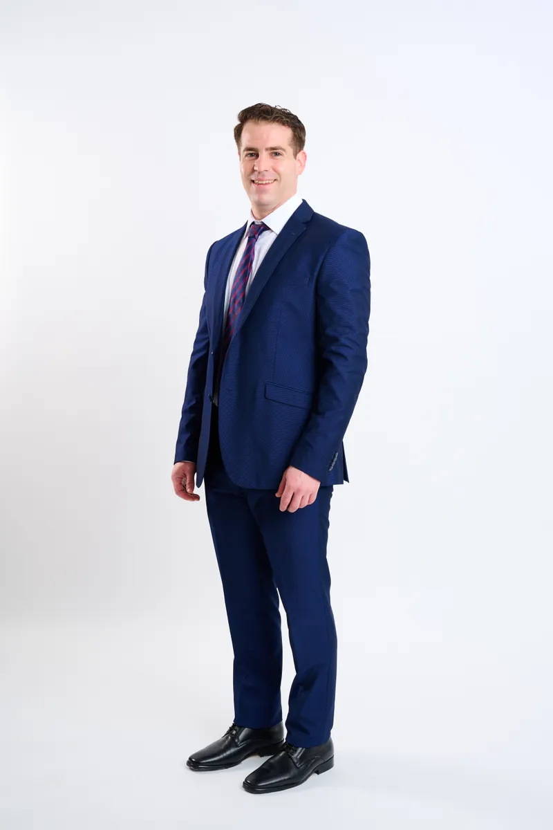 Traje azul cobalto