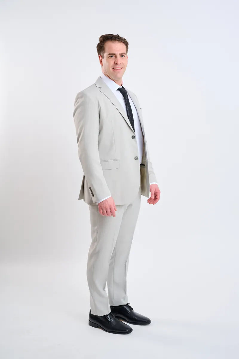 Traje gris perla