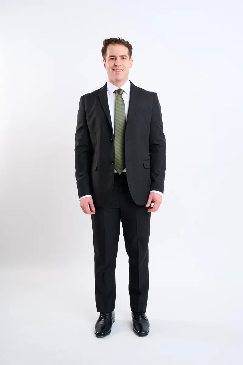 Traje negro básico